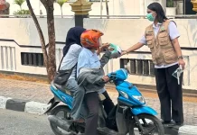 Antisipasi Dampak Kabut Asap, Dinkes Malra Bagikan Masker di Titik Keramaian
