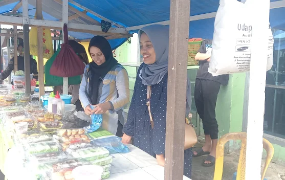 Gogos, Pastel dan Es Teler Takjil Paling dicari