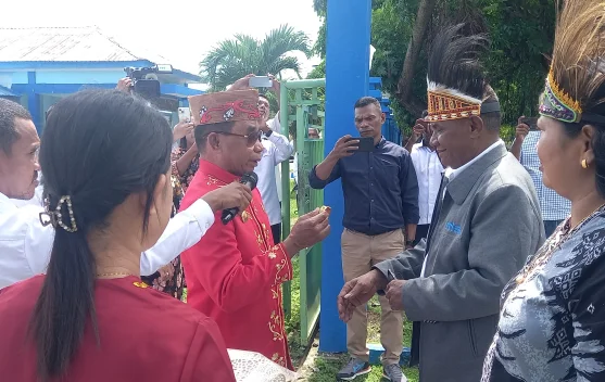 RRI Tual Sambut Kepala Stasiun dengan Prosesi Adat