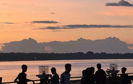 Pemanfaatan Pantai Kiom sebagai Ruang Terbuka dan Destinasi Wisata