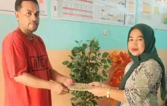 SD Negeri 19 Tual, Mendapatkan Seragam Batik Sekolah