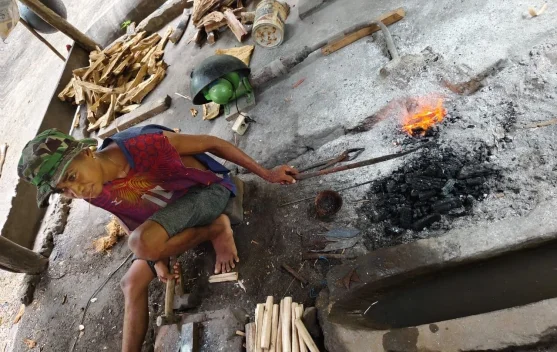 Kehidupan Pandai Besi, Agus di Usia 20 Tahun