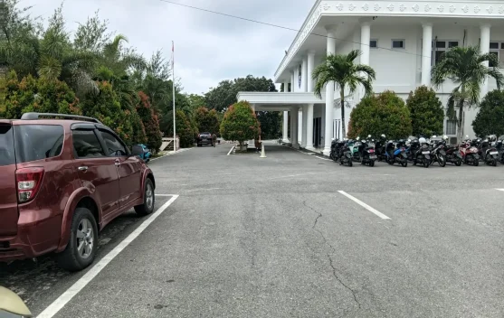 Pemda Aru Ubah Jalur Masuk Kantor Bupati, Warga dan Pegawai Diminta Patuhi Aturan