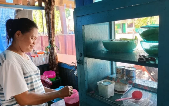 Kedai Es Pisang Ijo Milik Mama Sina di Perumnas-Ohoijang