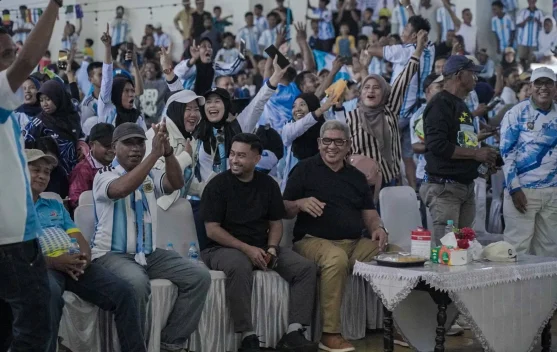 Nobar Piala Dunia, Bupati Thaher Gaungkan Semangat Ain Ni Ain