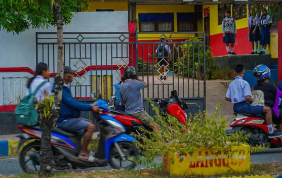 Pemkab Malra Ajak Ayah Antar Anak di Hari Pertama Sekolah