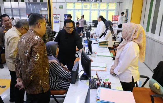 Tinjau Kantah Batam, Wamen ATR Pastikan Pelayanan Pertanahan Efisien