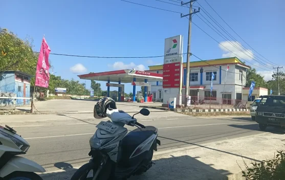 Truk Antre Berjam-Jam, Stok Pertalite dan Biosolar di SPBU Kompak Dobo Terbatas