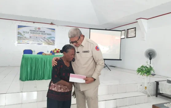 Selamat setelah Terseret Arus ke Laut, Korban Banjir Ohoiel Terima Bantuan