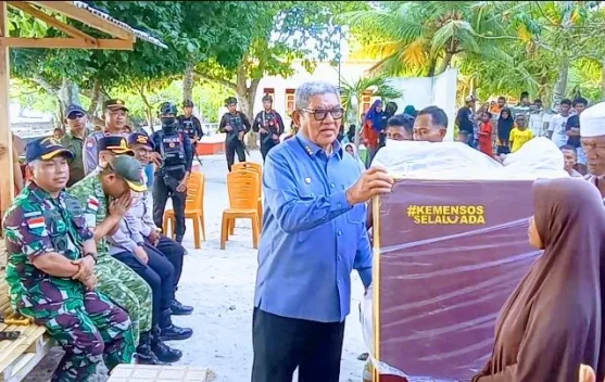 Pemkab Maluku Tenggara Salurkan Bantuan bagi Pengungsi Ohoi Maar