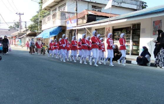 Semangat Juang Berkobar di Lomba Gerak Jalan Indah
