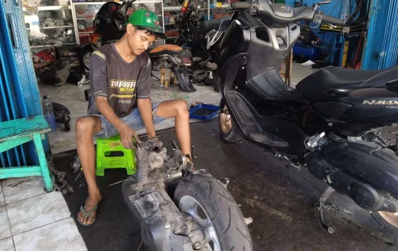 Menjadi Teknisi Mesin Motor Melalui Belajar Otodidak