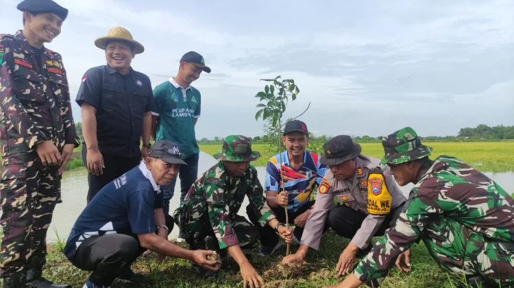 TNI-Polri Sinergi Hijaukan Tanggul Waduk Gempolpayung