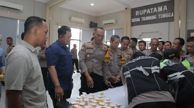 Anggota Polres Lamongan Gelar Tes Urin, Komitmen Bersih Narkoba