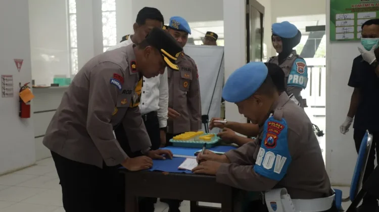 Seluruh Jajaran Polres Tuban Mendadak Ikuti Tes Urine