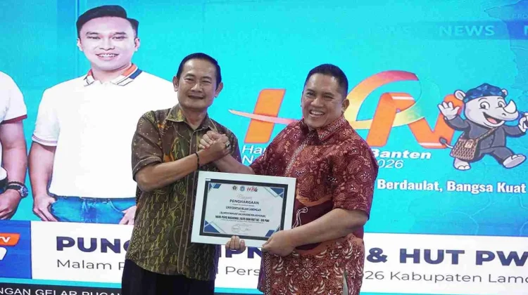 Unisla Raih Penghargaan Kampus Inovatif Komunikasi Publik dari PWI Lamongan