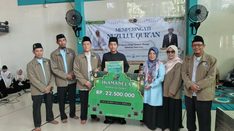 Pererat Silaturahmi, Ikamanela Berbagi Beasiswa dan Bingkisan