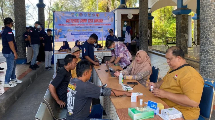 Menjelang Lebaran, Puluhan Pengemudi Angkutan Umum di Tuban Ikuti Tes Urine