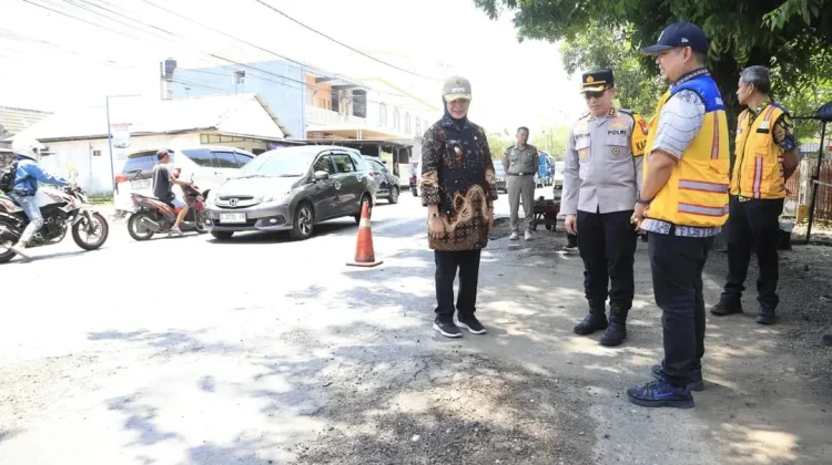 Pemkab Bojonegoro Lakukan Percepatan Perbaikan Jalan Menjelang Arus Mudik
