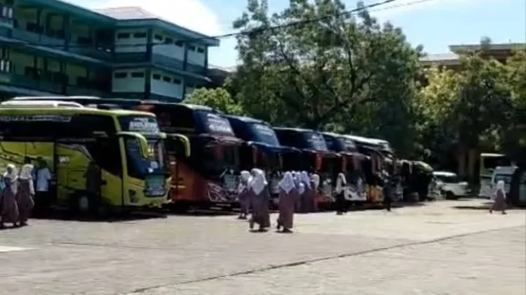 Polres Lamongan Amankan Pulangnya Santri Ponpes Sunan Drajat