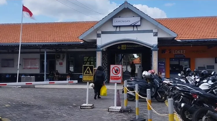 Arus Mudik Ramai, 1.210 Penumpang Padati Stasiun Lamongan
