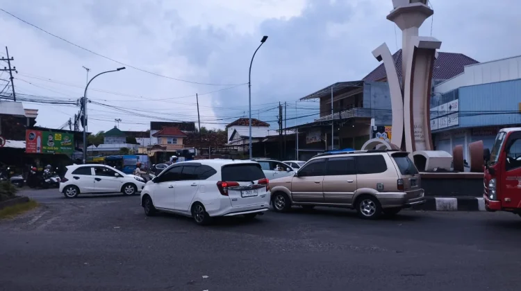 Arus Mudik 2026 di Babat Lamongan Lancar, Polisi Imbau Jaga Jarak Aman