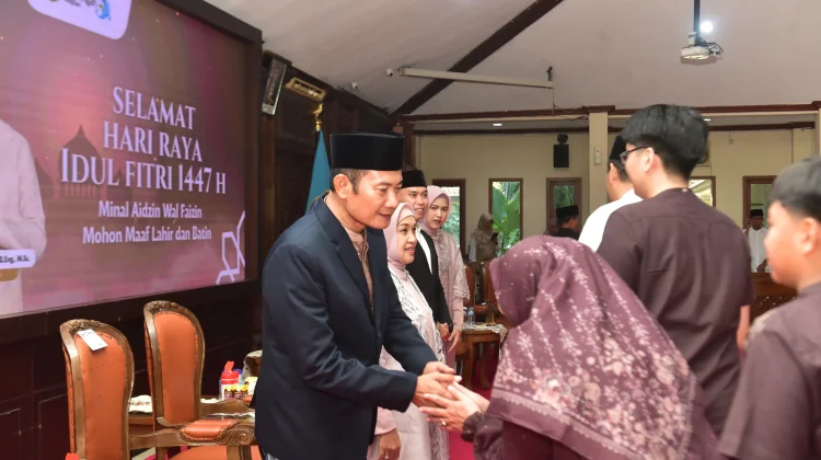 Pererat Silaturahmi Masyarakat Bupati Lamongan Gelar Open House Idulfitri