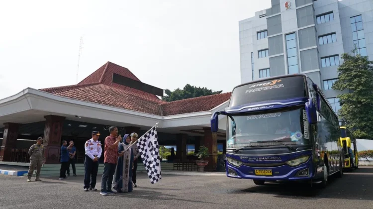 Pemkab Bojonegoro Berangkatkan Peserta Balik Mudik Gratis