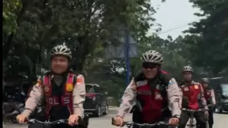 Polres Lamongan Patroli Bersepeda, Hemat BBM Sekaligus Jaga Kamtibmas