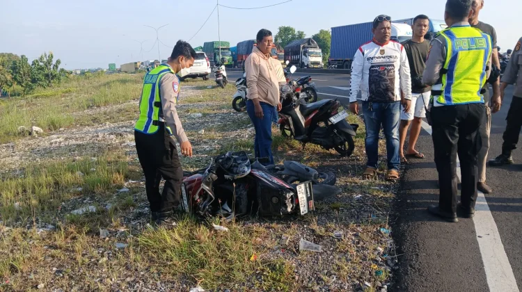 Pengendara Motor Terobos Lampu Merah, Kecelakaan di JLU Dinoyo