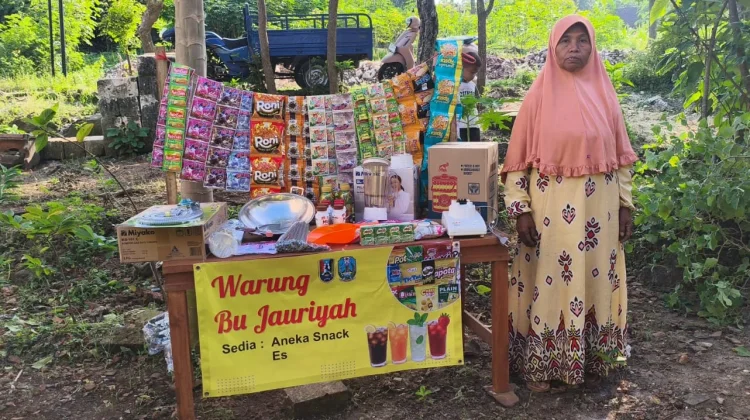 Masyarakat Rentan Desa Prunggahan Wetan Terima Bantuan Usaha Ekonomi Produktif