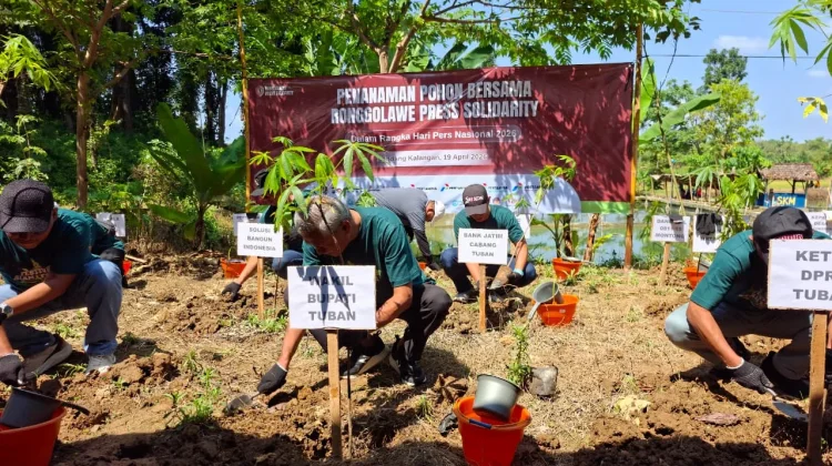 Jaga Keseimbangan Alam, RPS Tuban Gelar Aksi Tanam Pohon dan Tabur Benih Ikan