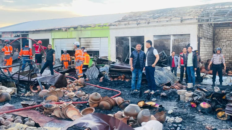 Sebanyak 41 Kios Pasar Baru Tuban Terbakar, Kerugian Ditaksir Capai Rp200 Juta