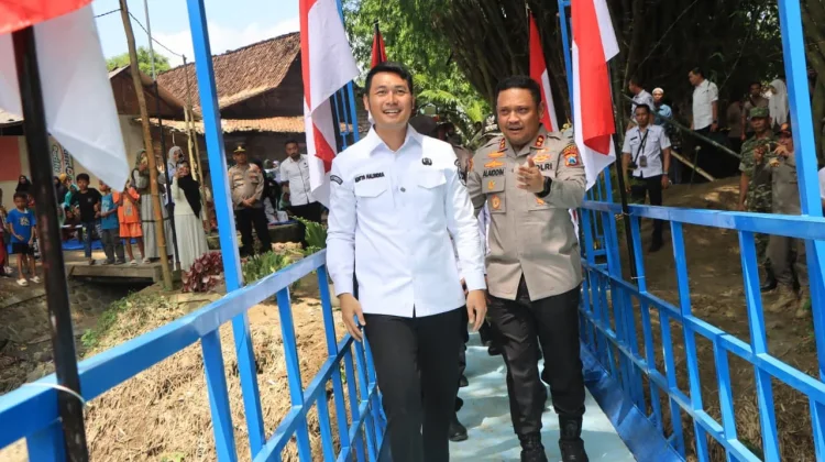 Jembatan Merah Putih Permudah Akses Jalan Warga Desa Bangilan Tuban