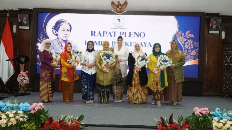 Perempuan Pengusaha Lamongan Adu Anggun di Lomba Kebaya