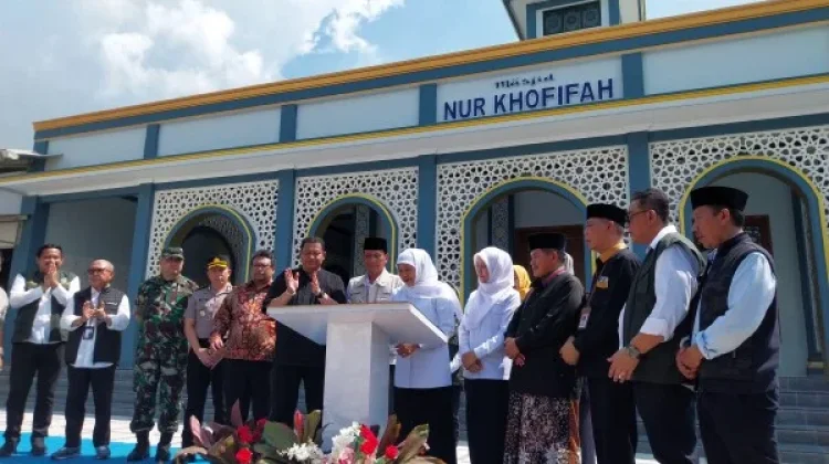 Gubernur Khofifah Resmikan Masjid Sekaligus Serahkan DBHCHT di Bojonegoro
