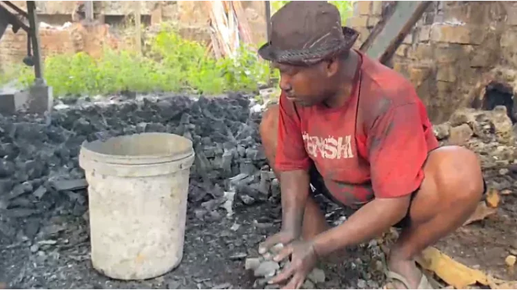 Penjualan Arang di Tuban Meningkat, dalam Sehari Mampu Produksi hingga Satu Ton
