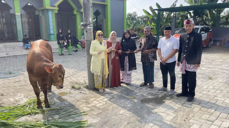 DWP Lamongan Salurkan Sapi Kurban ke Desa Minim Penyembelihan