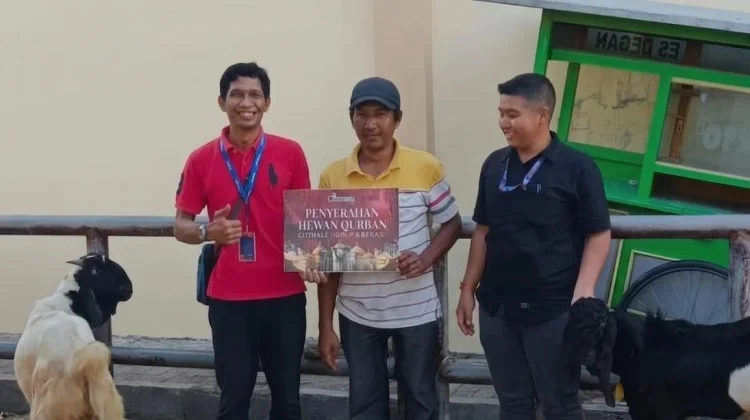 Mall Modern di Tuban Berbagi Kurban Iduladha