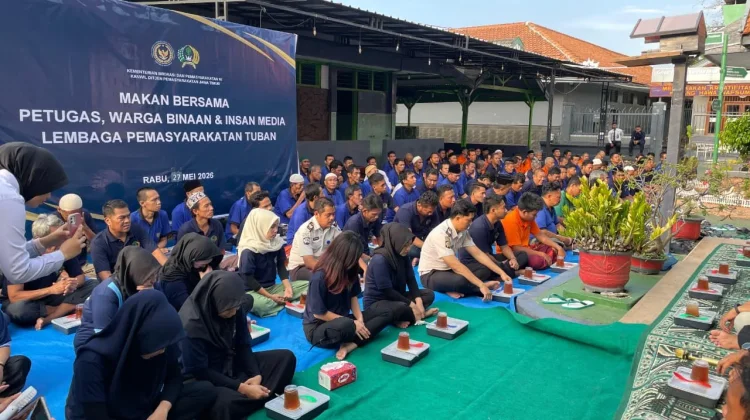 Ratusan Warga Binaan Lapas Tuban Olah Daging Kurban untuk Makan Bersama