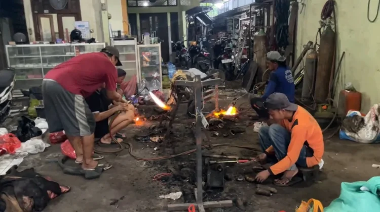 Jasa Pembakaran Kepala, Kaki Kurban di Lamongan Laris saat Iduladha
