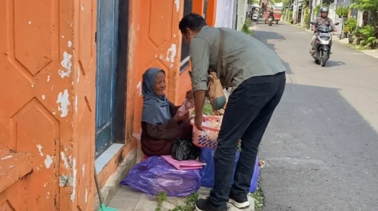 RRI Tuban Bersama DSU Al-Uswah Bagikan Daging Kurban untuk Masyarakat Kurang Mampu
