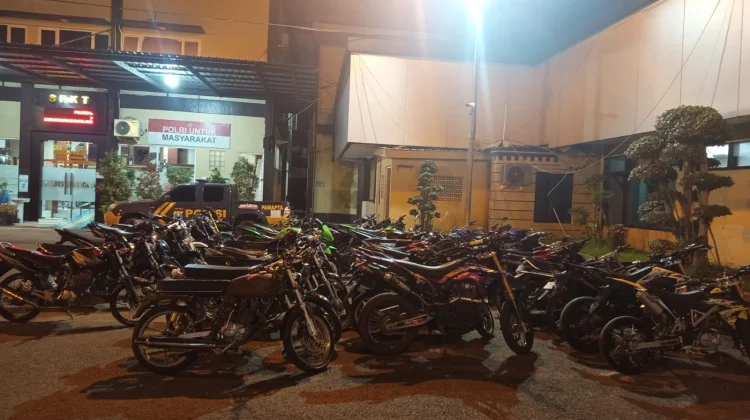 Buat Resah Warga, Polres Lamongan Tilang 64 Motor Berknalpot Brong