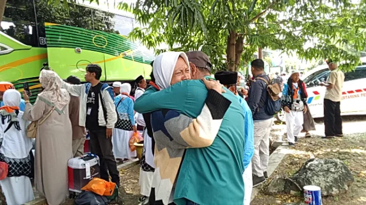 Jemaah Haji Tiba di Tuban, Empat Lainnya Masih Tertinggal