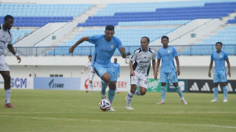 Bek Asing Persela Diisyaratkan Bertahan, Bangun Pondasi dari Belakang