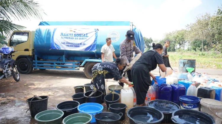 Polres Tuban Salurkan 40 Ribu Liter Bantuan Air Bersih