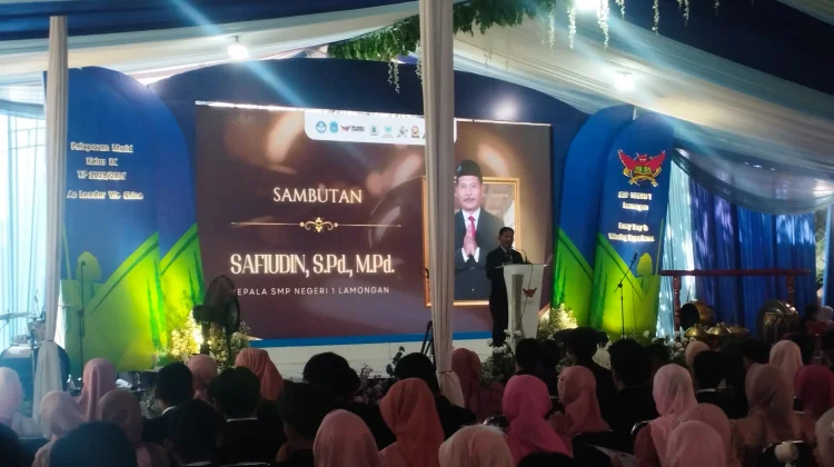 Unik! Wisuda SMPN 1 Lamongan Diiringi Karawitan