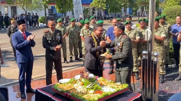 Momen Hangat Perayaan HUT Bhayangkara, Polres Tuban Bagikan Piagam Penghargaan