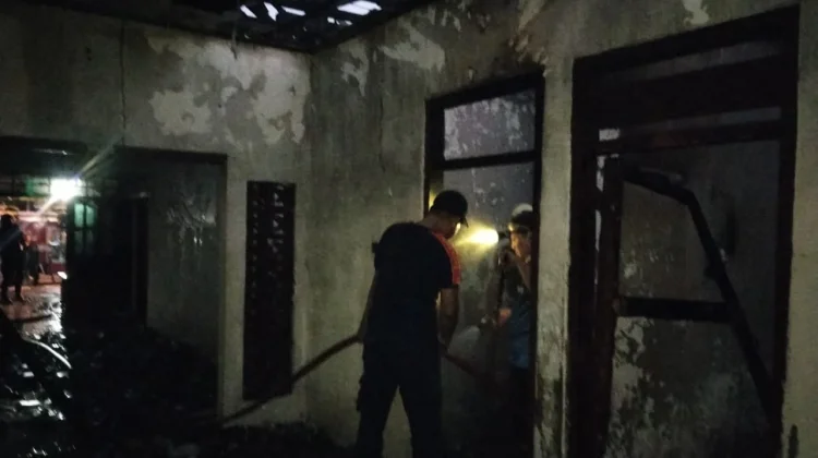 Diduga Korsleting Listrik, Kantor LSM di Lamongan Terbakar