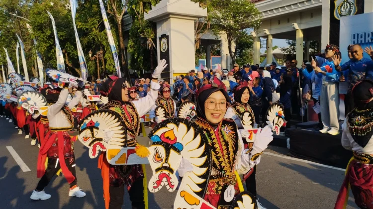 Meriahkan Hari Koperasi, Pemkab Lamongan Gelar Fun Walk Libatkan Anggota